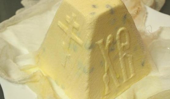 творожная пасха с изюмом и курагой