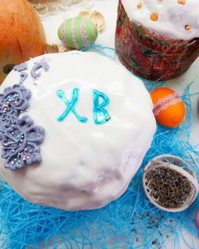 Тыквенный кулич с лавандовой сливочной глазурью