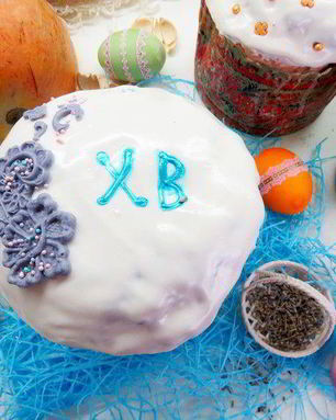 Тыквенный кулич с лавандовой сливочной глазурью