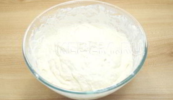 вкусный пасхальный кулич с изюмом