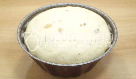 вкусный пасхальный кулич с изюмом