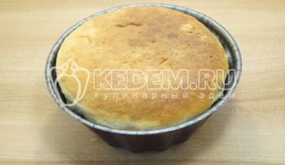 вкусный пасхальный кулич с изюмом