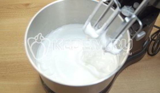 вкусный пасхальный кулич с изюмом