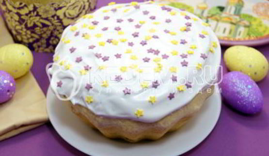 вкусный пасхальный кулич с изюмом