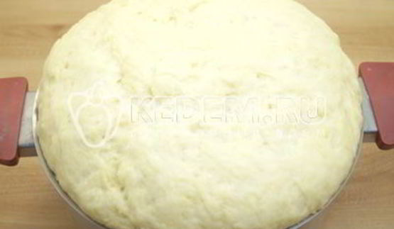 вкусный пасхальный кулич с изюмом