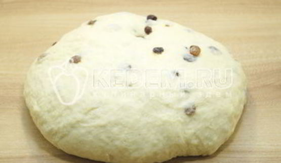 вкусный пасхальный кулич с изюмом