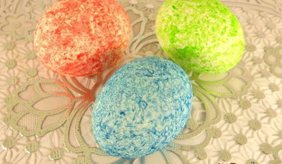 яйца пасхальные окрашенные цветным рисом