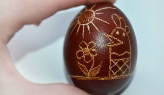 яйца варенные в луковой шелухе