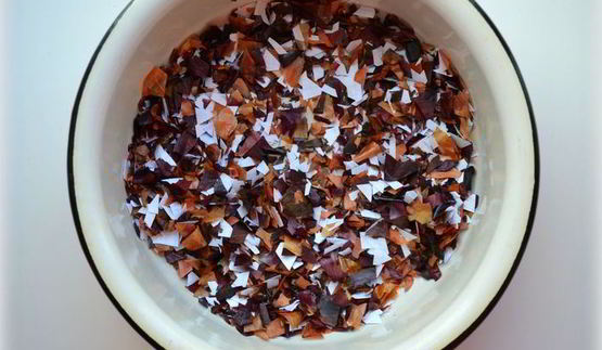 яйца варенные в луковой шелухе