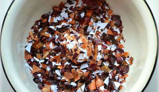 яйца варенные в луковой шелухе