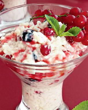 Рисовый пудинг с ягодами и ванилью