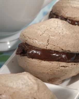 Шоколадные макаруны