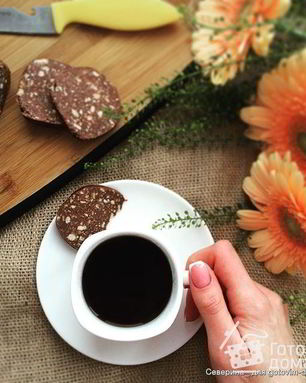 Сладкая колбаска с орехами и цукатами