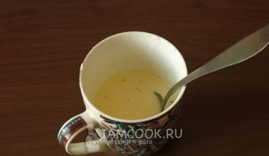 сливочный пудинг с цветами бузины