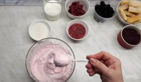 слоеный десерт малиновый трайфл