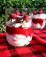 Творожно-малиновый десерт