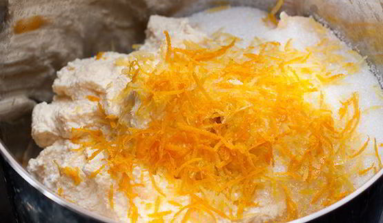 творожный пудинг с соусом из кагора