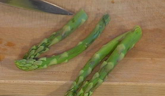 весенние овощи под хрустящим крамблом