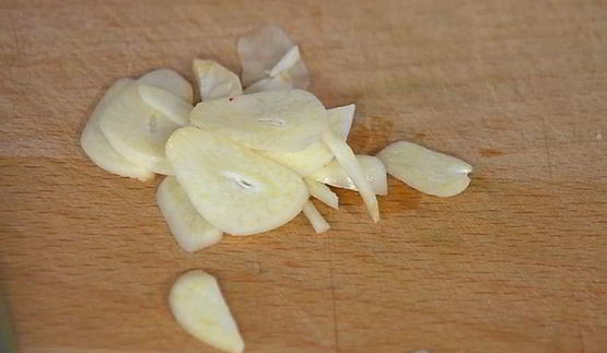 весенние овощи под хрустящим крамблом