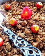 Яблоки, запеченные под овсяным крамблом