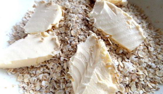 яблоки, запеченные под овсяным крамблом