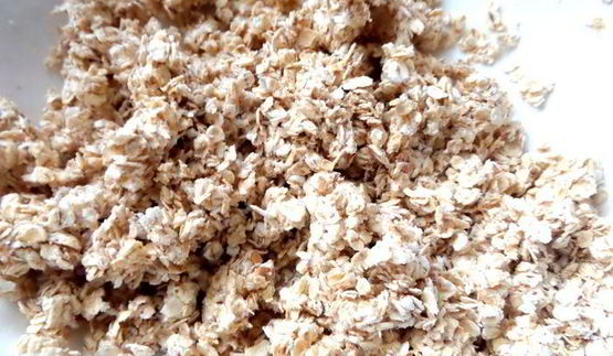 яблоки, запеченные под овсяным крамблом