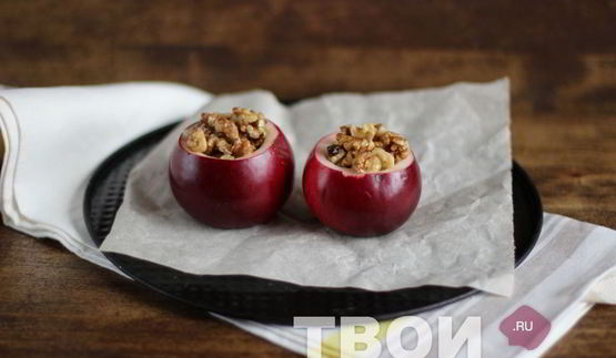 яблоко, запеченное с орехами