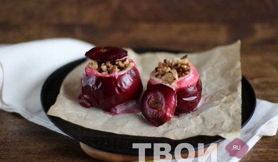 яблоко, запеченное с орехами