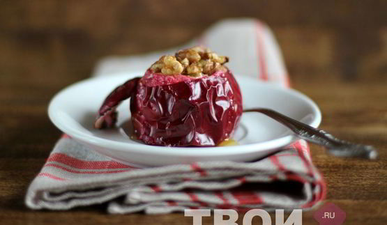 яблоко, запеченное с орехами
