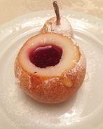 Запеченная груша с малиной