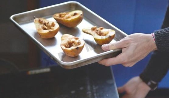 запеченные груши с орехами и медом