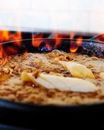 Жареные бананы с ромом и орехами