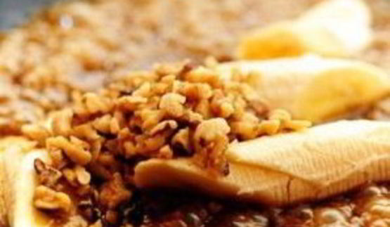 жареные бананы с ромом и орехами