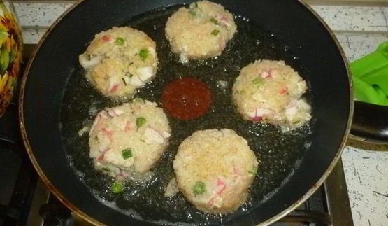 аранчини с горошком и крабовым мясом