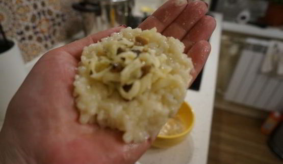 аранчини с моцареллой и грибами