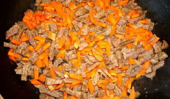 чапче — крахмальная лапша с овощами и говядиной