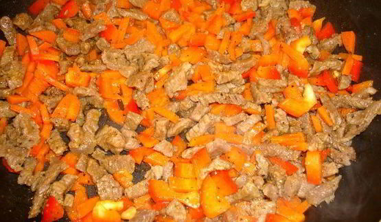 чапче — крахмальная лапша с овощами и говядиной