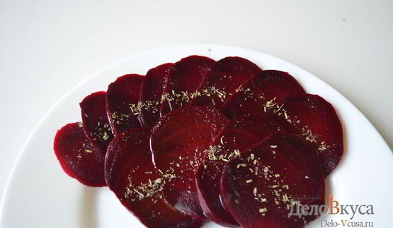 гарнир из вареной свеклы с заправкой из горчицы, бальзамического уксуса и оливкового масла