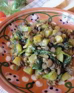 Чечевица в морковном соке с кабачками