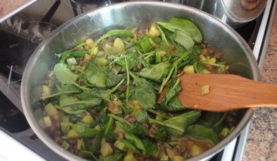 чечевица в морковном соке с кабачками