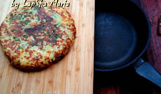 чесночный картофель с зеленью петрушки