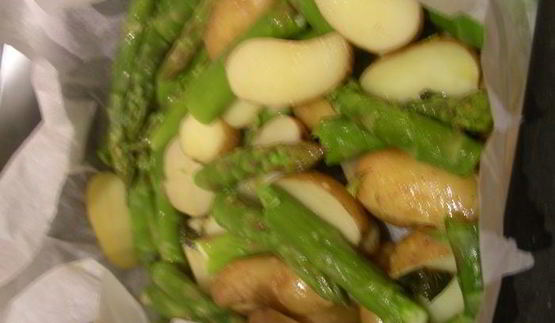 картофель и спаржа с мятой и лимонным маслом