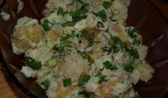 картофель молодой со сметаной и зеленью