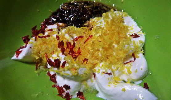 картофель с беконом, авокадо и сыром