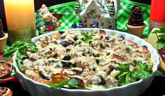 картофель с беконом, авокадо и сыром