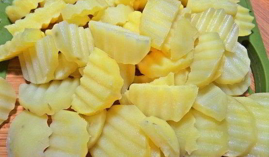 картофель с беконом, авокадо и сыром