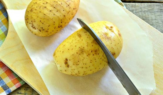 картофель с беконом и черной икрой