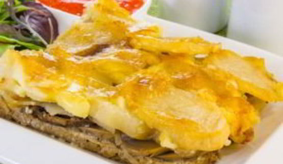 картофель с грибами и фаршем