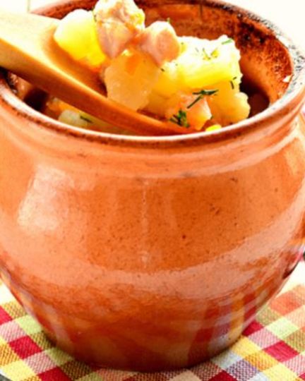 Рецепт картофеля с куриной грудкой в горшочках