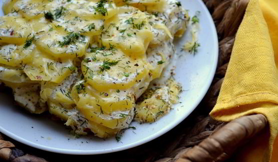 картофель с луком и сметаной